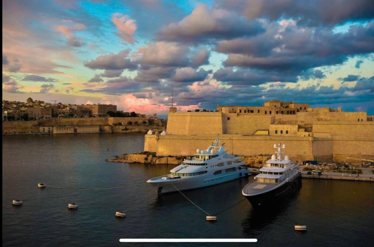 Stunning Holiday Home With Gorgeous Harbour Views セングレア エクステリア 写真